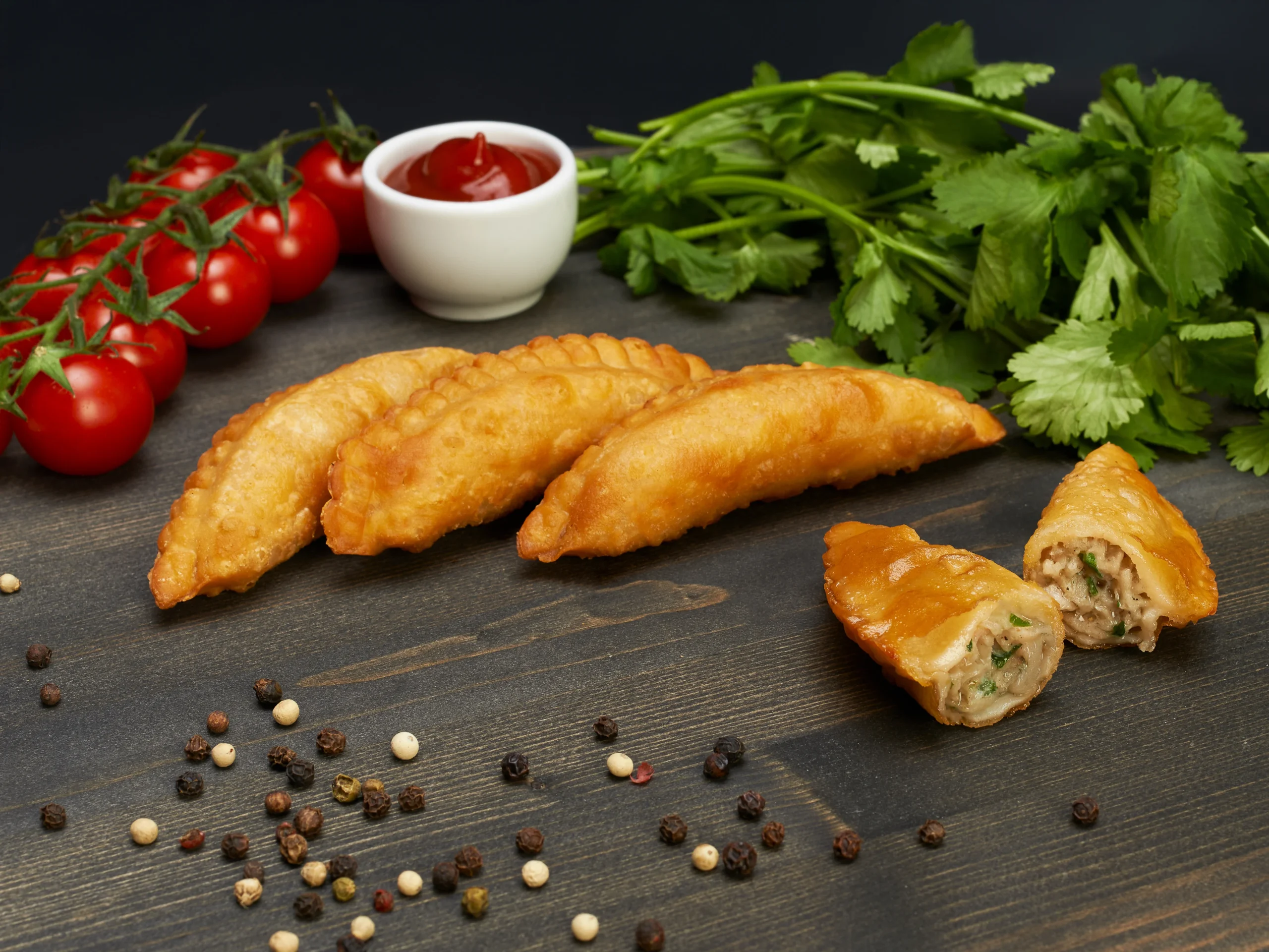 Чебуреки с кальмаром и креветкой обжаренные во фритюре